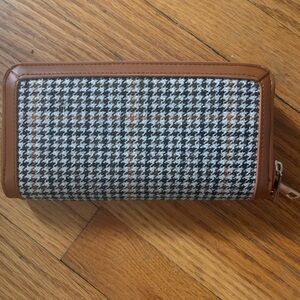 Stylish Brown and Black Houndstooth Wallet